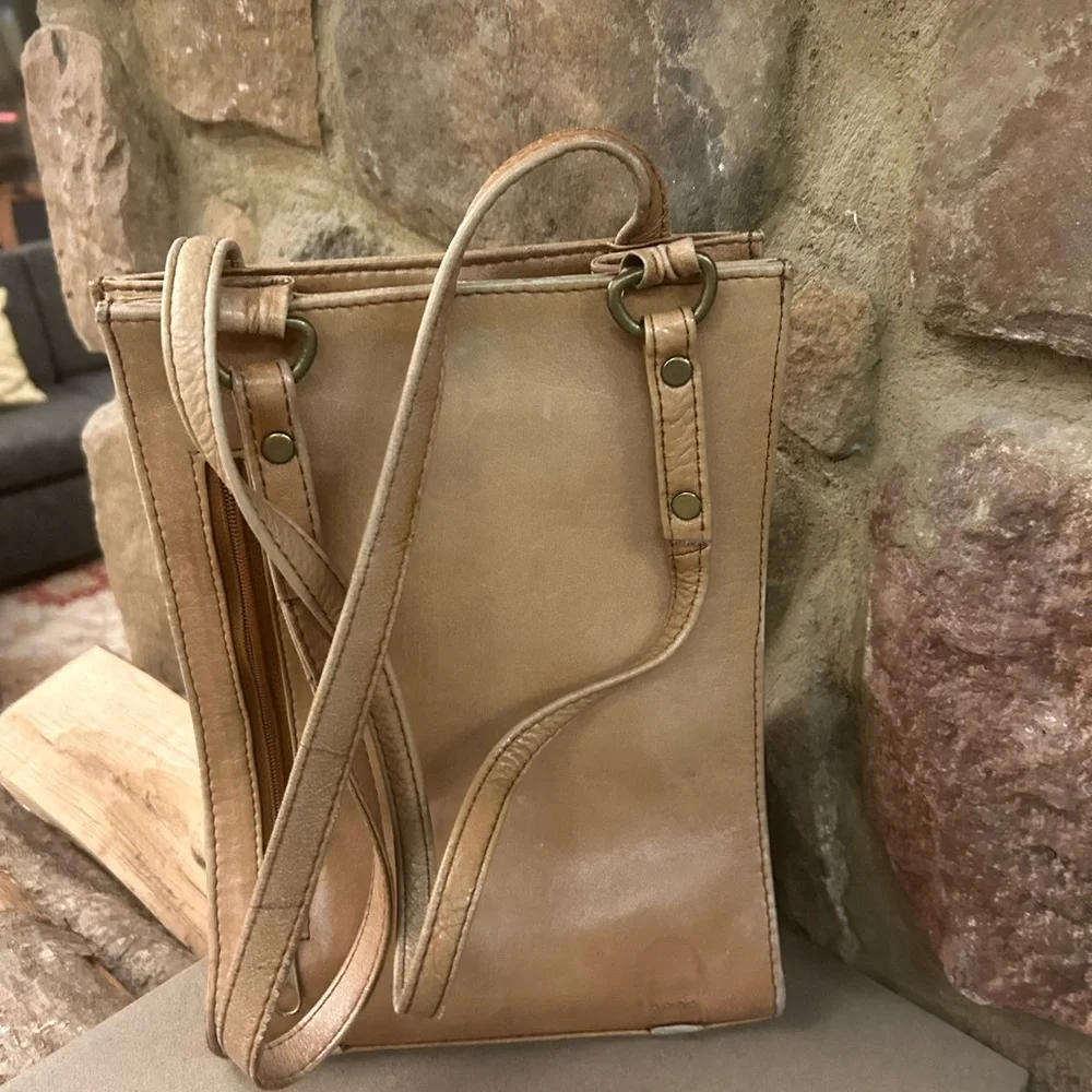 Vintage Bag Classic Tan Men's Messenger Bag By HOBO InternationalGreat Shape